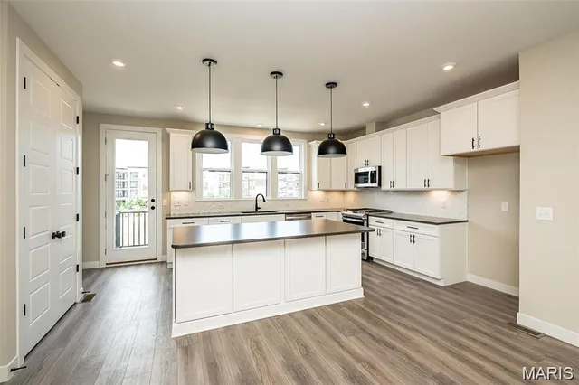 $575,900 | 1347 West Gtwy Heights, Unit 53603, Richmond Heights, MO 63144