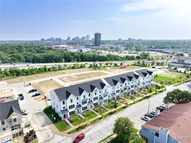 $575,900 | 1347 West Gtwy Heights, Unit 53603, Richmond Heights, MO 63144