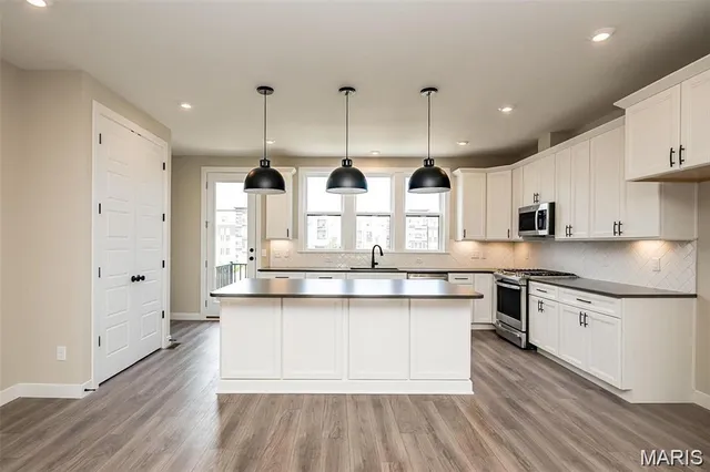 $575,900 | 1347 West Gtwy Heights, Unit 53603, Richmond Heights, MO 63144