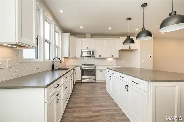 $575,900 | 1347 West Gtwy Heights, Unit 53603, Richmond Heights, MO 63144