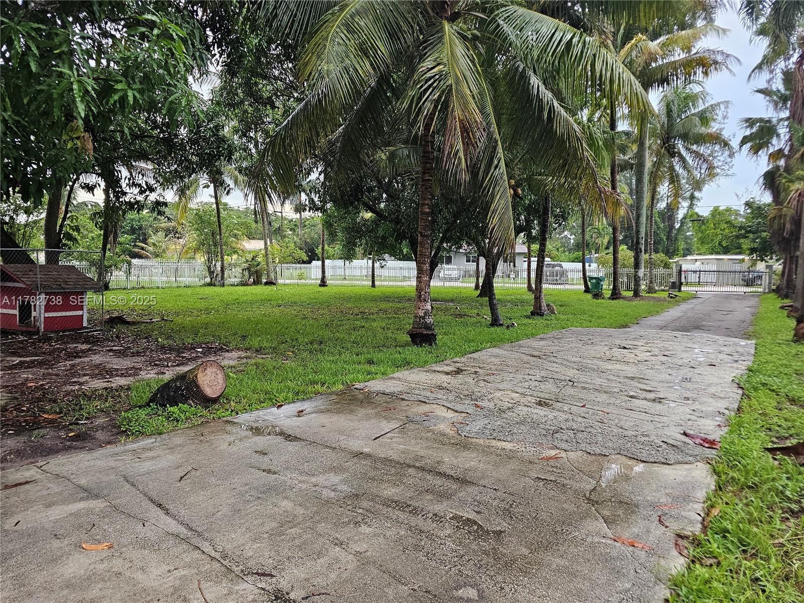 Westview Miami, FL 33167 - Photo 2 of 46 a view of a park with large trees