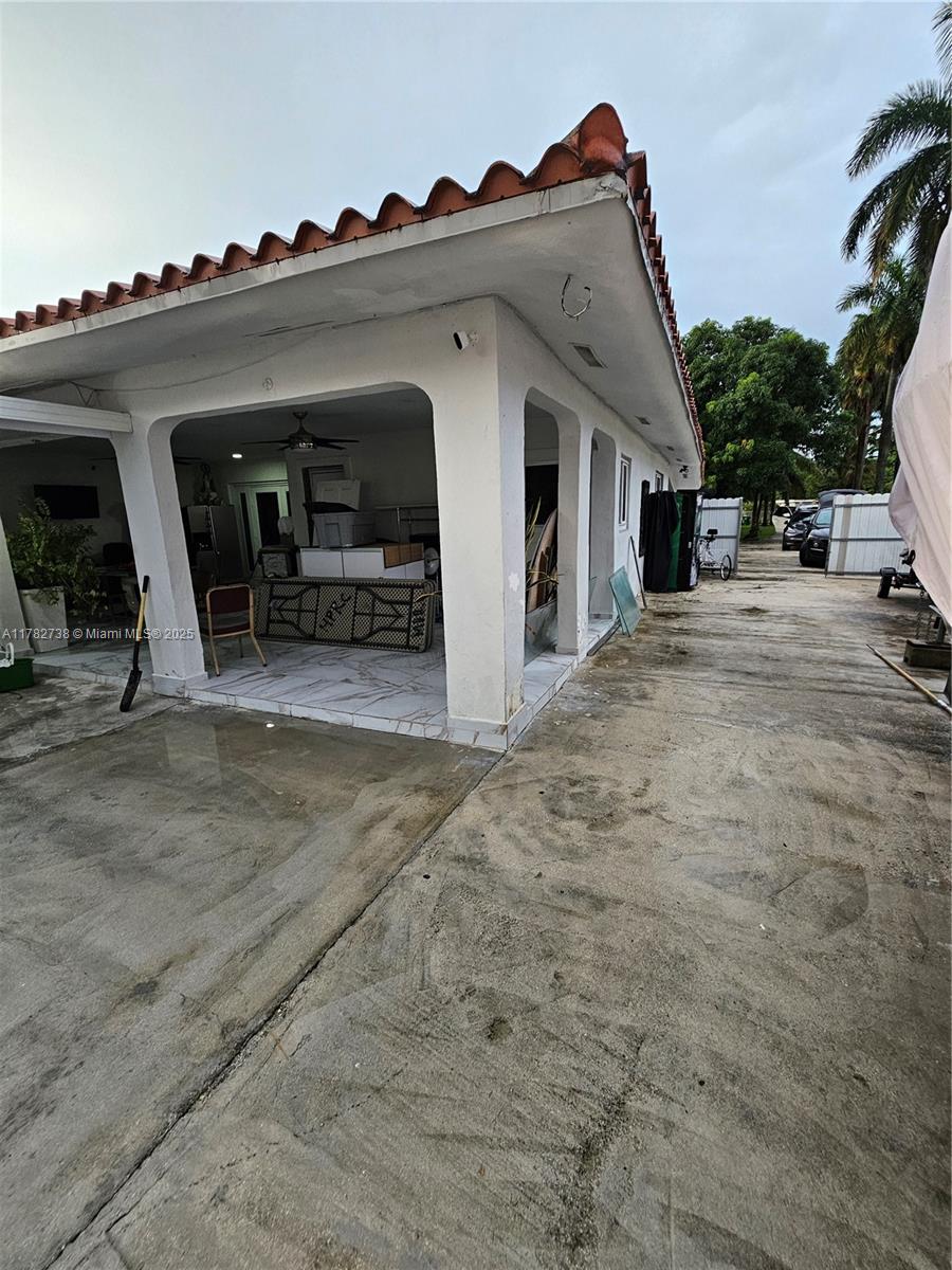 Westview Miami, FL 33167 - Photo 22 of 46 a view of a car garage