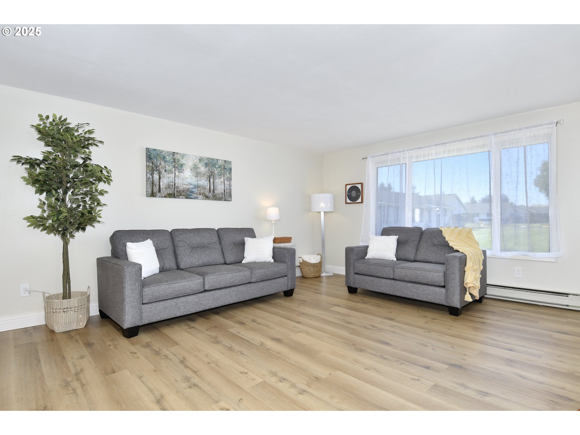 626 Northeast Fleming Avenue, Unit B63 Gresham, OR 97030 - Photo 15 of 45 a living room with furniture and a couch