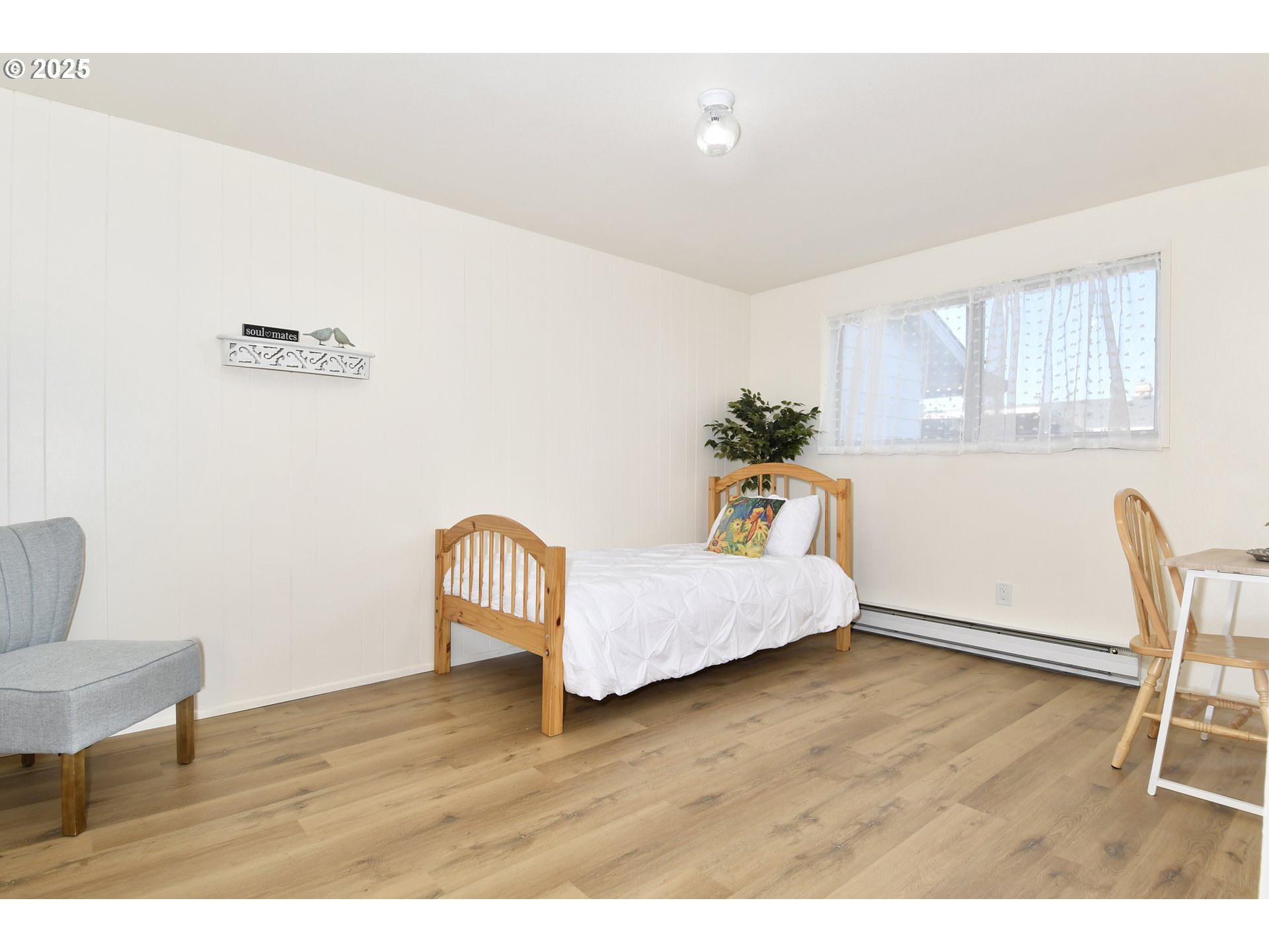 626 Northeast Fleming Avenue, Unit B63 Gresham, OR 97030 - Photo 29 of 45 a living room with furniture and wooden floor