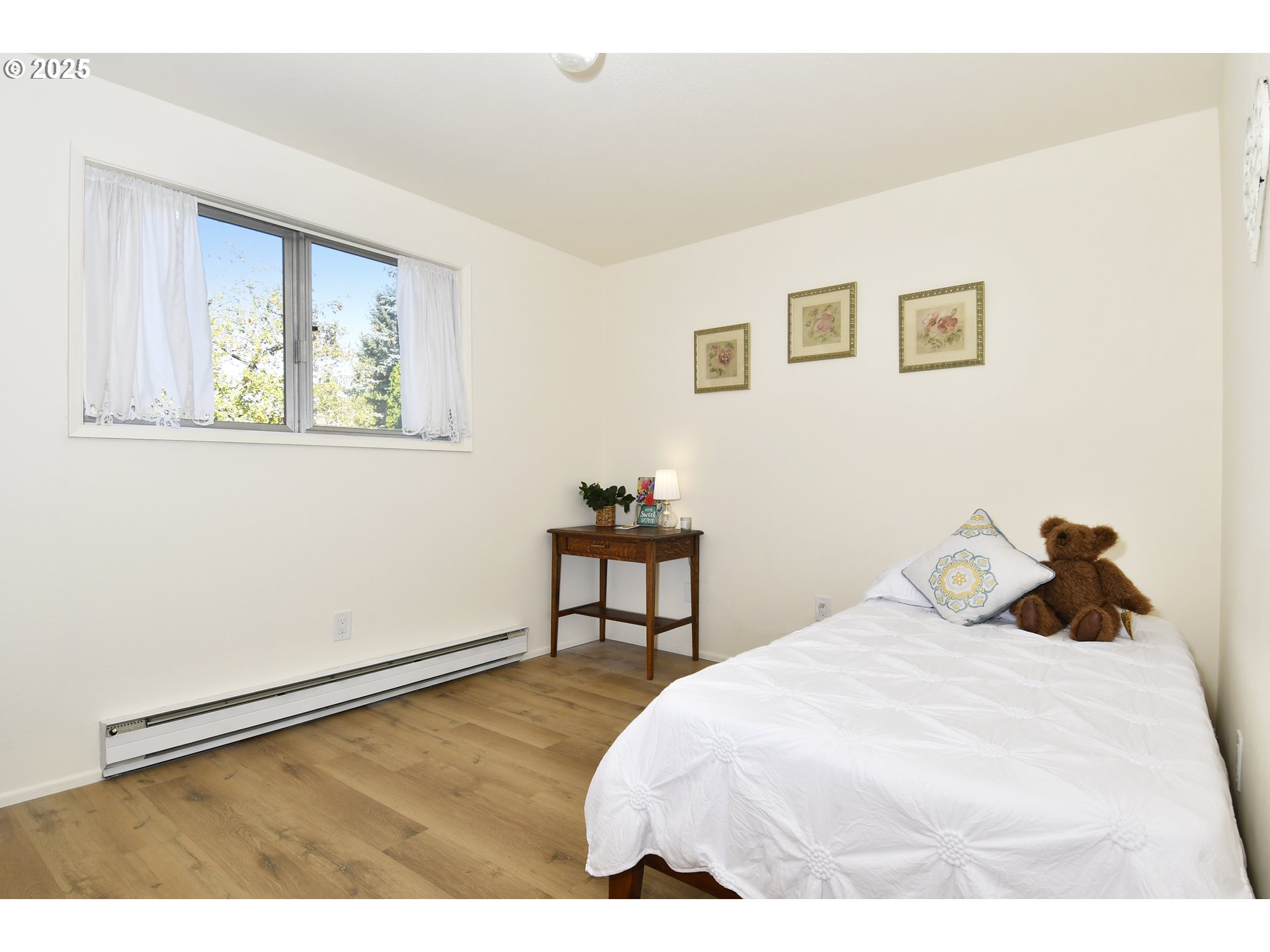 626 Northeast Fleming Avenue, Unit B63 Gresham, OR 97030 - Photo 31 of 45 a bedroom with a bed and a window