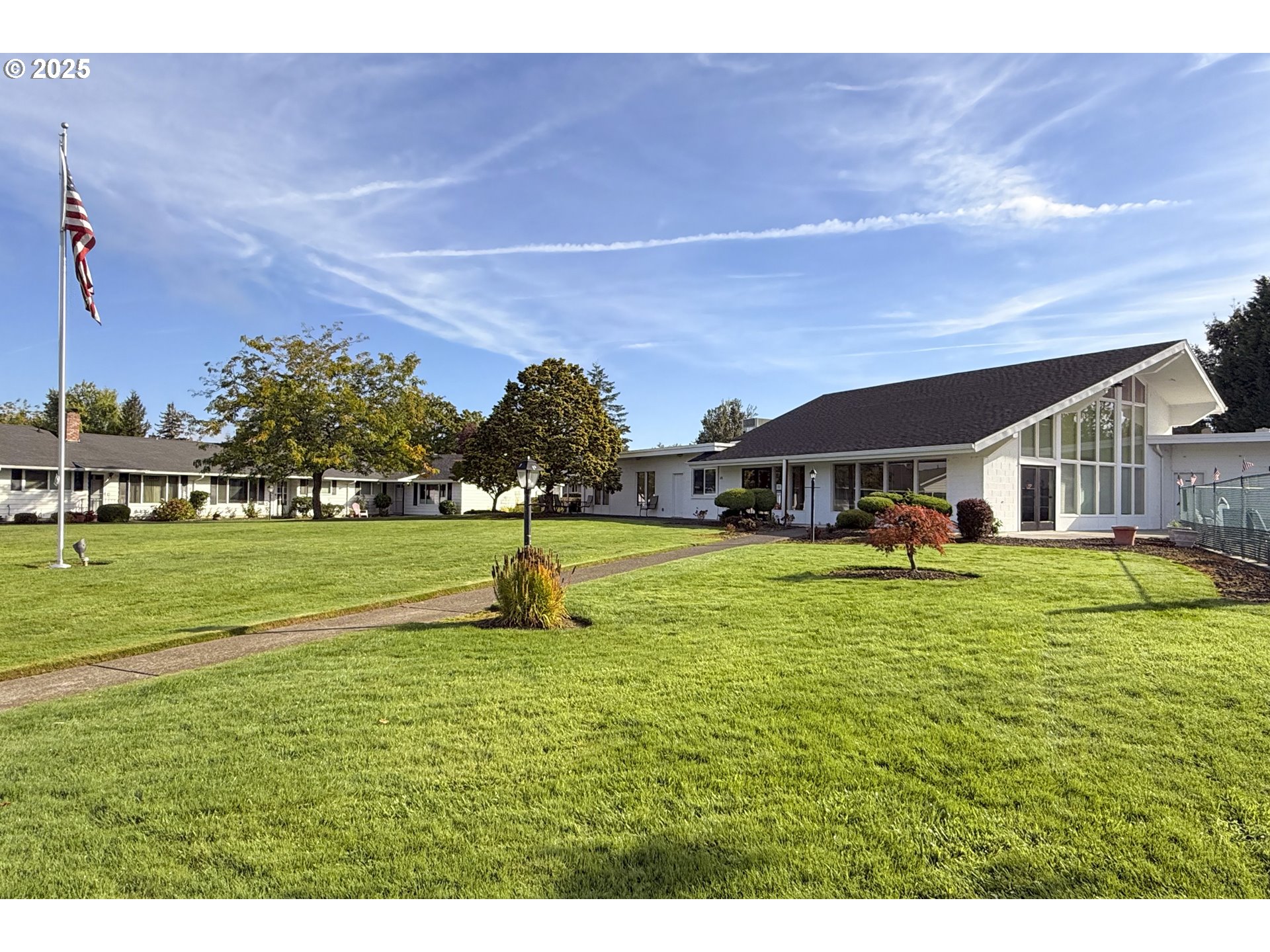 626 Northeast Fleming Avenue, Unit B63 Gresham, OR 97030 - Photo 38 of 45 a view of a house with a big yard