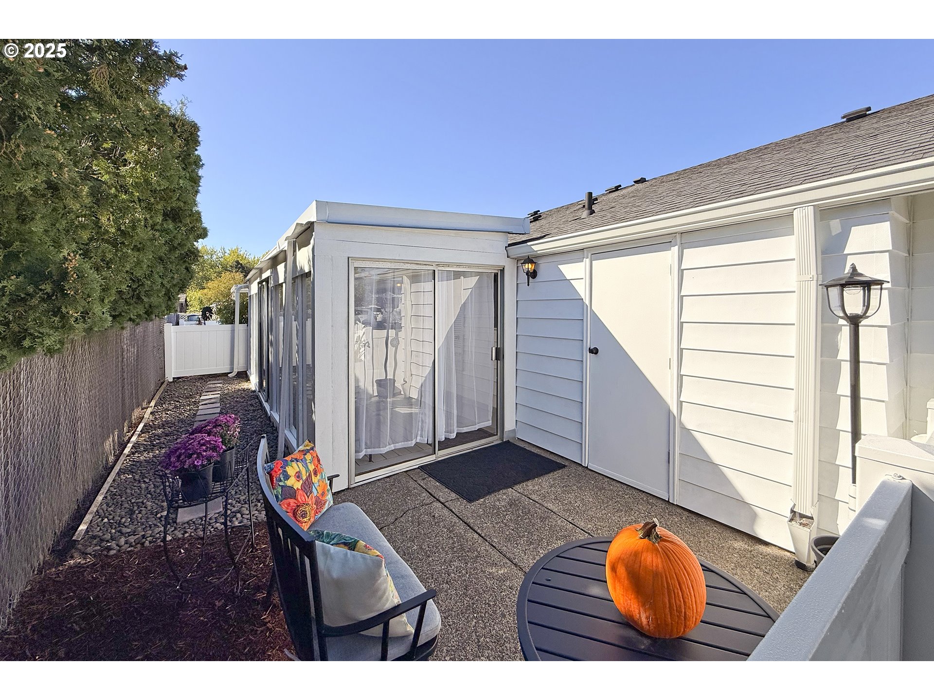 626 Northeast Fleming Avenue, Unit B63 Gresham, OR 97030 - Photo 5 of 45 a view of a livingroom with furniture and wooden floor