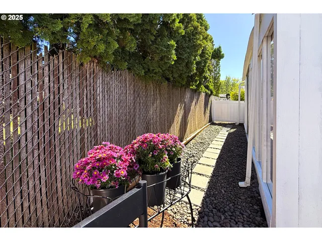 a view of a outdoor space