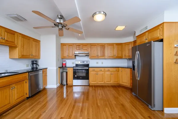 $1,299,000 | 498-500 Main Street, Hingham, MA 02043