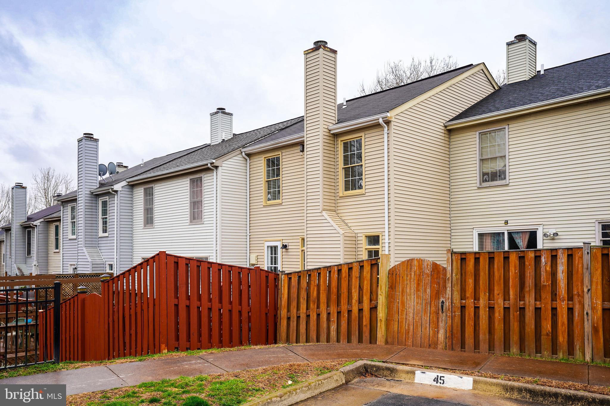 6903 Compton Lane Centreville, VA 20121 - Photo 35 of 35 a backyard of a house