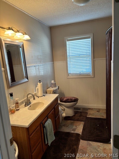 144 Chipmunk Drive Edwards, MO 65326 - Photo 17 of 40 Main Level Bath has tub/shower combo. Tub is a DEE