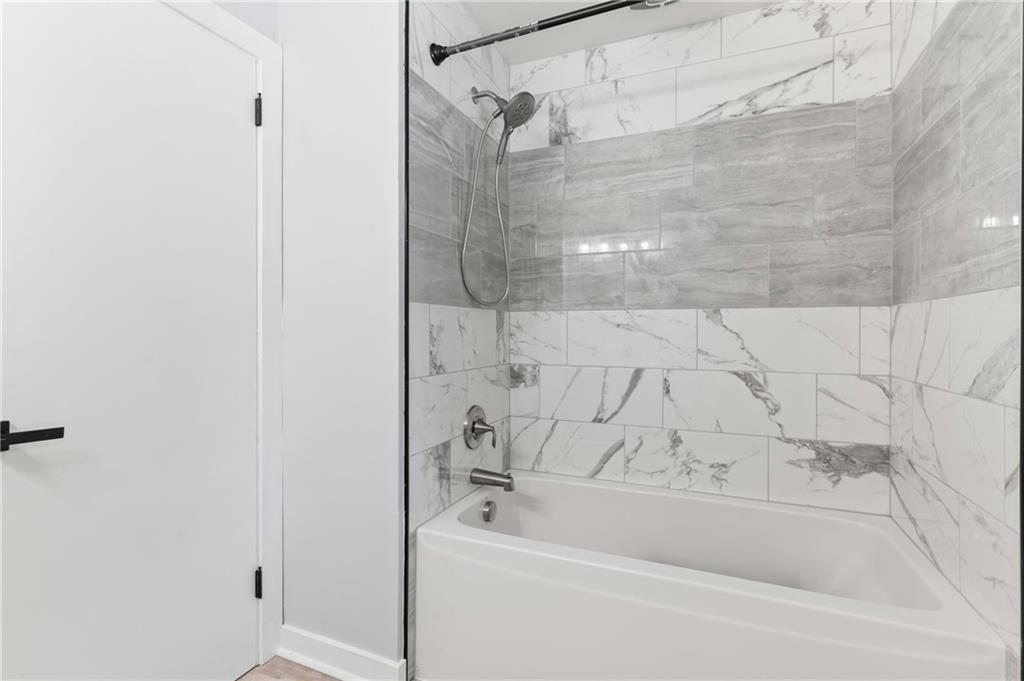 4030 Circle Drive Allison Park, PA 15101 - Photo 22 of 41 a bathroom with a bathtub