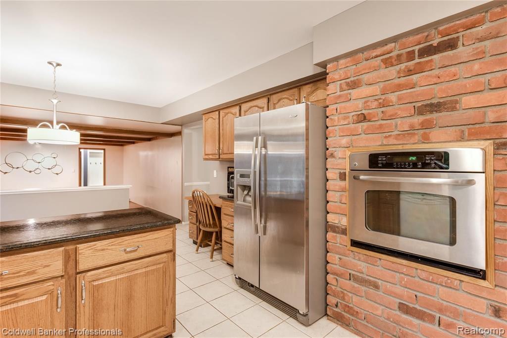29870 Fox Grove Road Farmington, MI 48334 - Photo 6 of 35