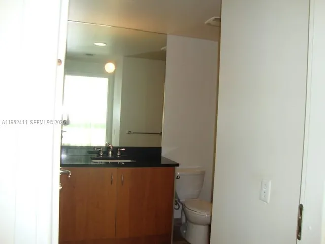 $2,575 | 300 South Biscayne Boulevard, Unit T3009, Miami, FL 33131