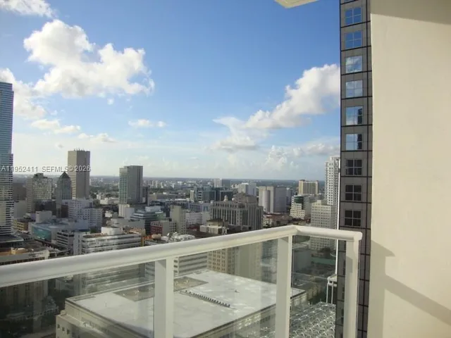 $2,575 | 300 South Biscayne Boulevard, Unit T3009, Miami, FL 33131