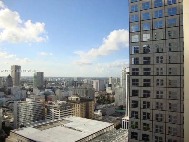 $2,575 | 300 South Biscayne Boulevard, Unit T3009, Miami, FL 33131