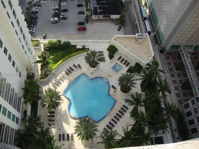 $2,575 | 300 South Biscayne Boulevard, Unit T3009, Miami, FL 33131