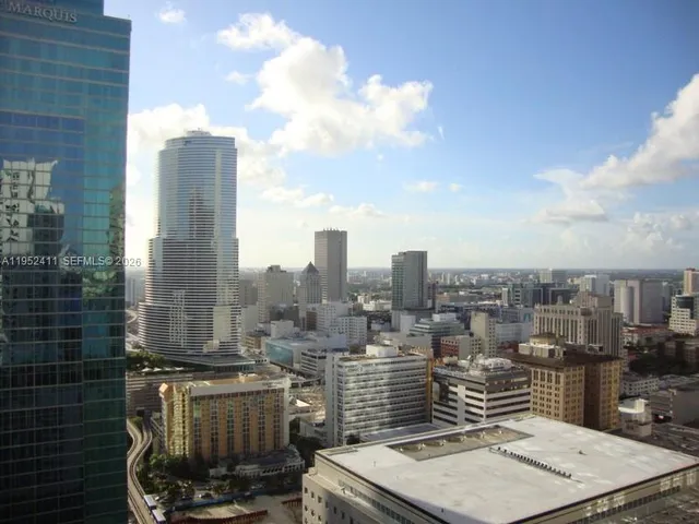 $2,575 | 300 South Biscayne Boulevard, Unit T3009, Miami, FL 33131