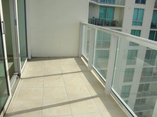 $2,575 | 300 South Biscayne Boulevard, Unit T3009, Miami, FL 33131