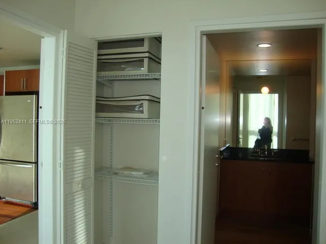 $2,575 | 300 South Biscayne Boulevard, Unit T3009, Miami, FL 33131