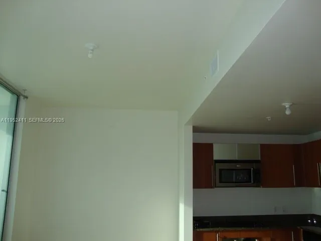 $2,575 | 300 South Biscayne Boulevard, Unit T3009, Miami, FL 33131