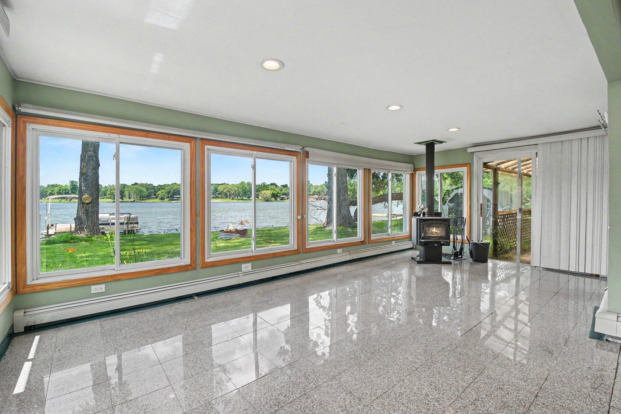 5131 Elizabeth Lake Road Waterford, MI 48327 - Photo 3 of 16 003_file_3874