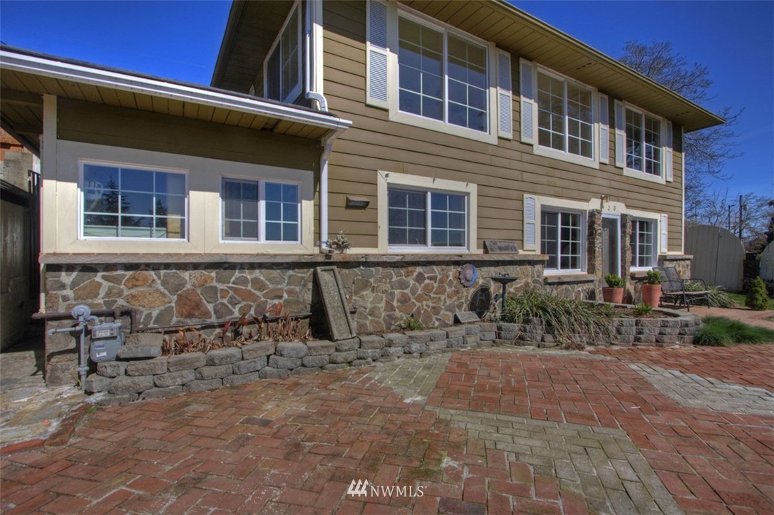 420 Southwest Langston Place Renton, WA 98057 - Photo 3 of 22