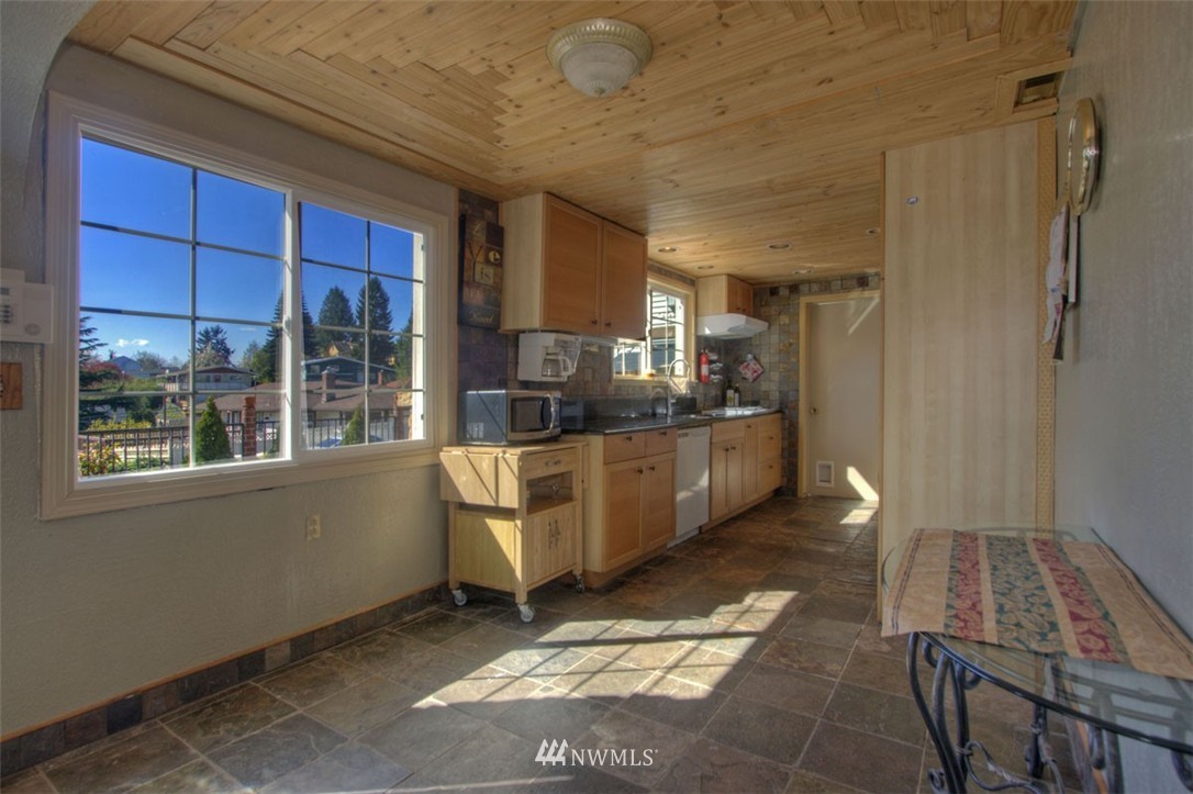 420 Southwest Langston Place Renton, WA 98057 - Photo 7 of 22