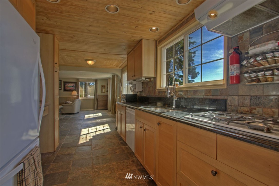 420 Southwest Langston Place Renton, WA 98057 - Photo 8 of 22