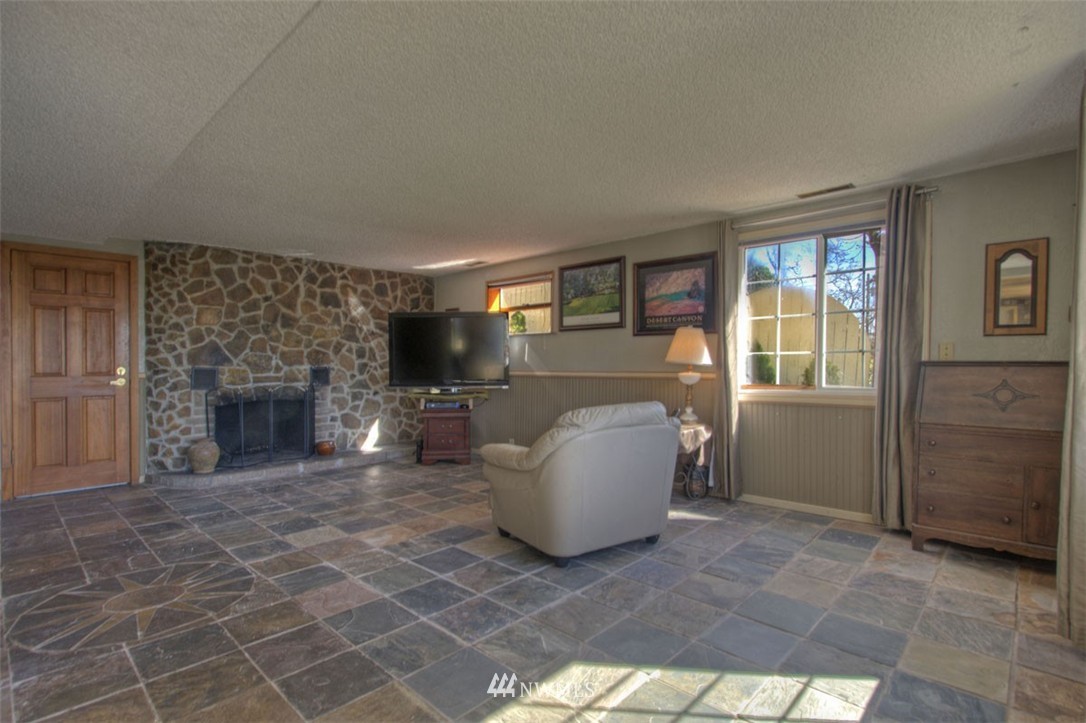 420 Southwest Langston Place Renton, WA 98057 - Photo 9 of 22
