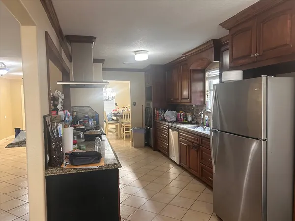 $2,000 | 7811 Fall Glen Drive, Houston, TX 77040