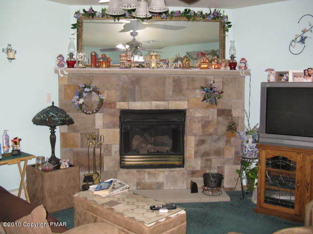 130 Gower Road Albrightsville, PA 18210 - Photo 10 of 17 Livingroom2