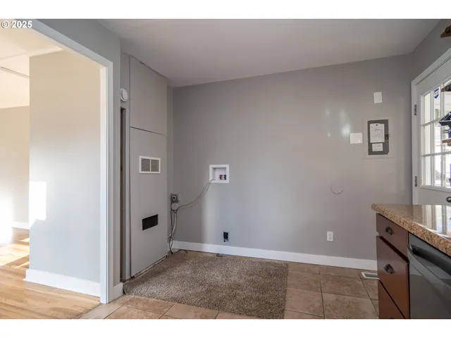 $279,900 | 1551 Northeast Morris Street, Roseburg, OR 97470