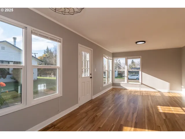 $279,900 | 1551 Northeast Morris Street, Roseburg, OR 97470