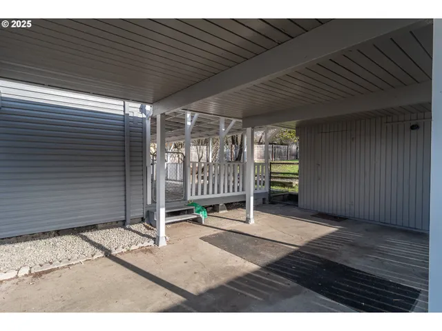 $279,900 | 1551 Northeast Morris Street, Roseburg, OR 97470