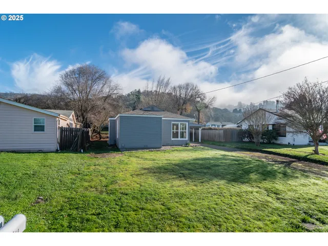 $279,900 | 1551 Northeast Morris Street, Roseburg, OR 97470