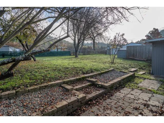 $279,900 | 1551 Northeast Morris Street, Roseburg, OR 97470