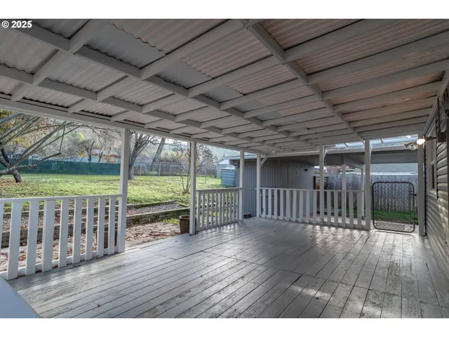 $279,900 | 1551 Northeast Morris Street, Roseburg, OR 97470