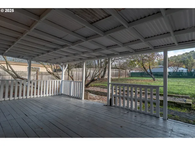 $279,900 | 1551 Northeast Morris Street, Roseburg, OR 97470