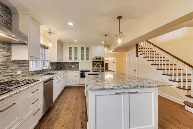 $1,175,000 | 6420 North Navajo Avenue, Chicago, IL 60646