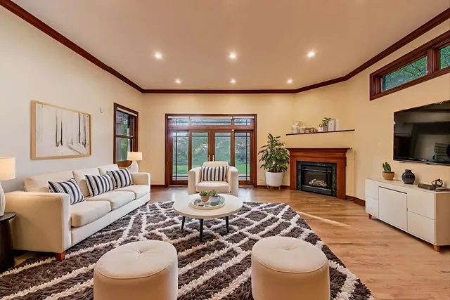 $1,175,000 | 6420 North Navajo Avenue, Chicago, IL 60646