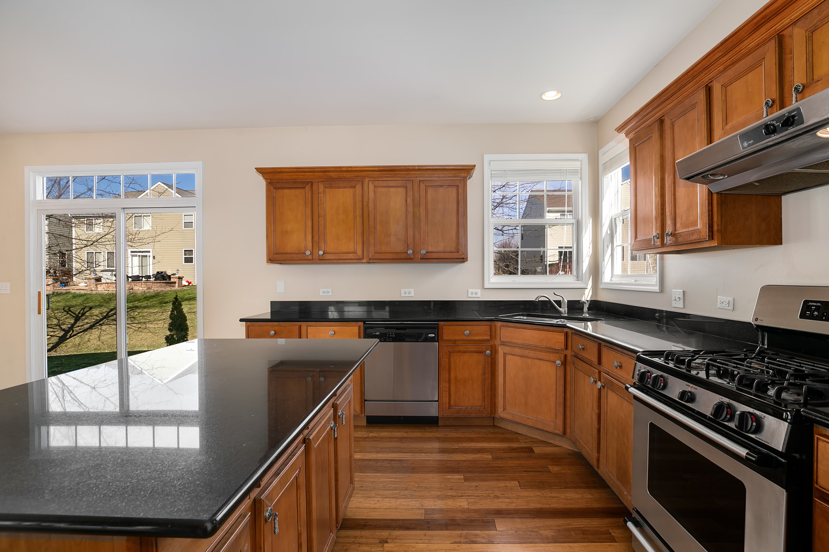 222 Atwell Street Elgin, IL 60124 - Photo 12 of 32