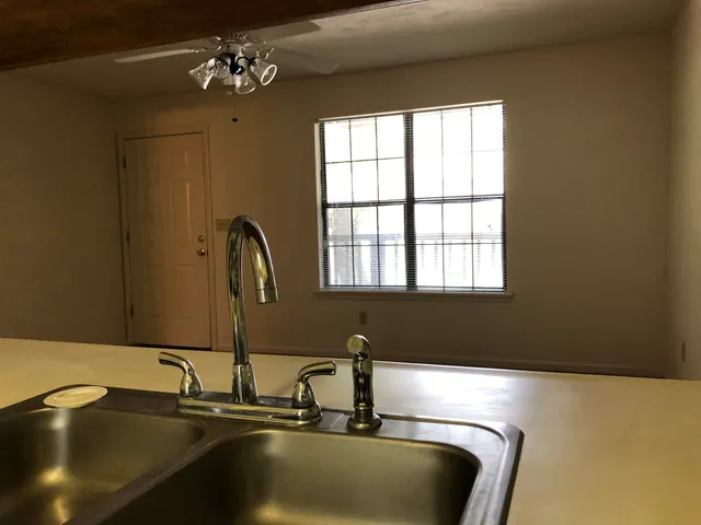 $1,000 | 911 Richmond Street, Tallahassee, FL 32304