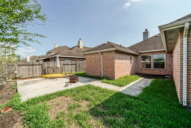 $2,200 | 1523 Crescent Shores Lane, Pasadena, TX 77586