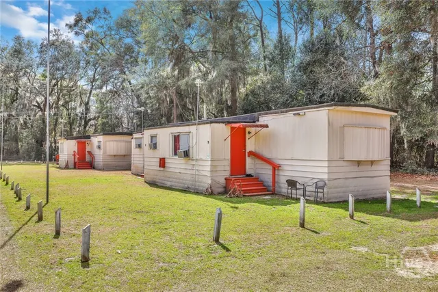 $1,300 | 5013 A Ogeechee Road, Unit 10, Savannah, GA 31405