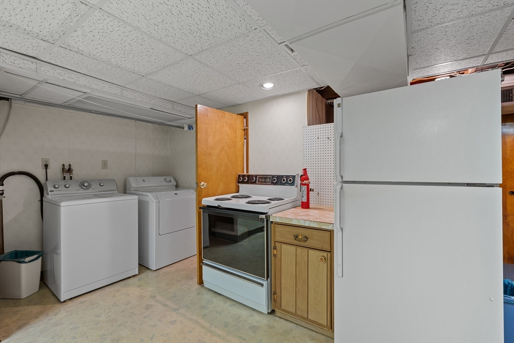 43 Rowena Street Worcester, MA 01606 - Photo 32 of 40