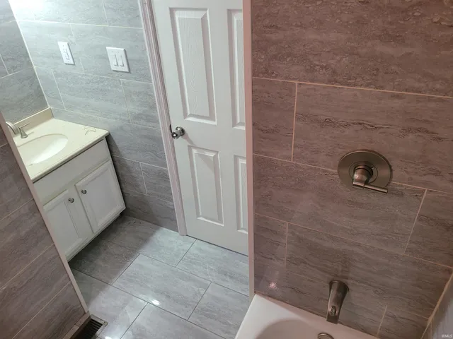 $129,999 | 715 Vigo Street, Vincennes, IN 47591