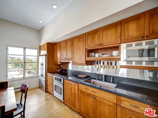 $3,950 | 109 North Sycamore Avenue, Unit 505, Los Angeles, CA 90036