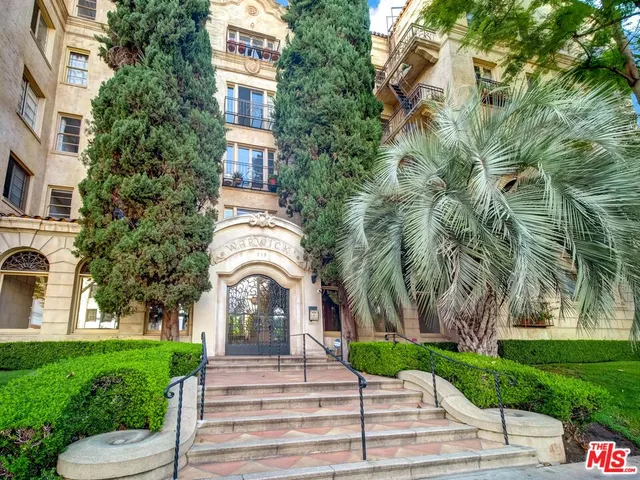 $3,950 | 109 North Sycamore Avenue, Unit 505, Los Angeles, CA 90036