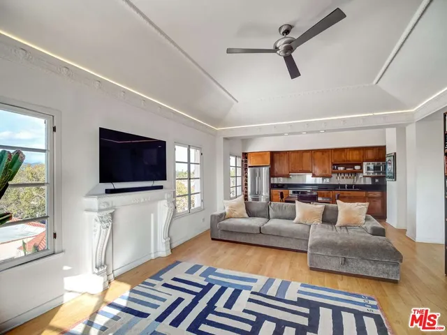 $3,950 | 109 North Sycamore Avenue, Unit 505, Los Angeles, CA 90036